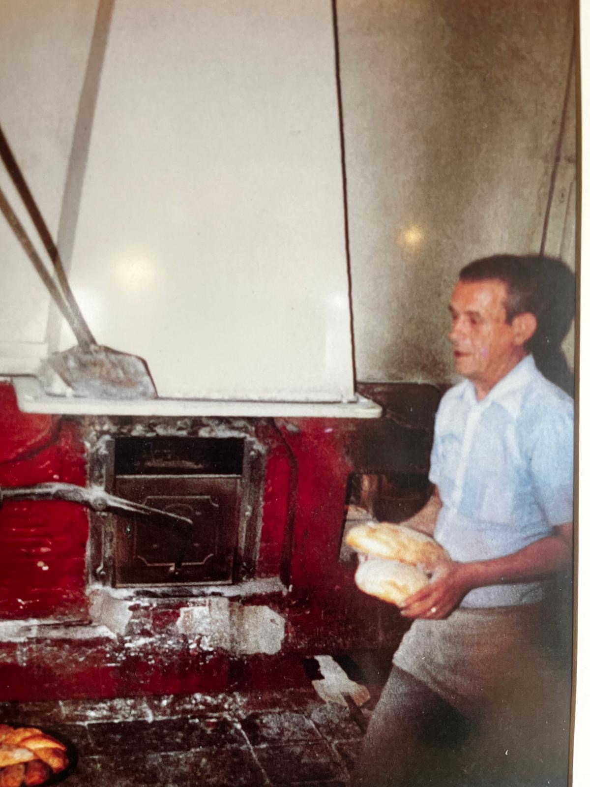 Primera generación del Forn Can Tomeu en Inca, horno de leña y pan artesanal, 1930